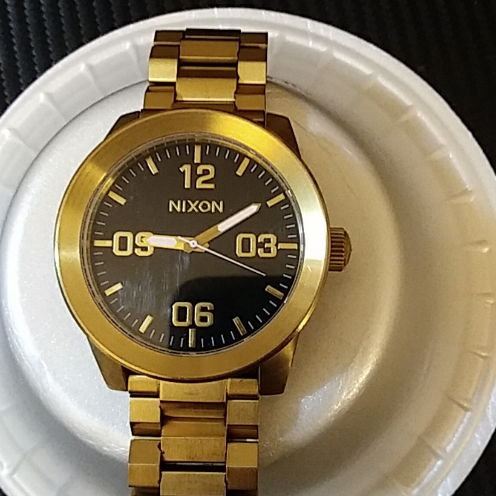 Gold Nixon 51-30 Divers watch